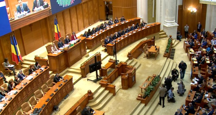 Moţiunea de cenzură a opoziției împotriva Guvernului Bolojan este dezbătută azi şi supusă votului în plenul comun