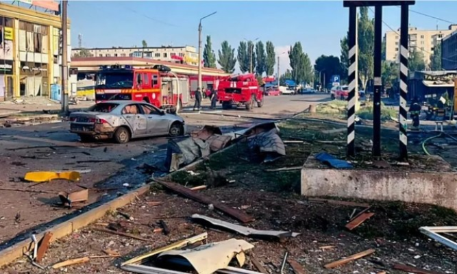 Doi morţi şi numeroşi răniţi în urma unui atac rusesc asupra unui centru comercial din Ucraina. Peste 50 de magazine şi 300 de apartamente au fost avariate