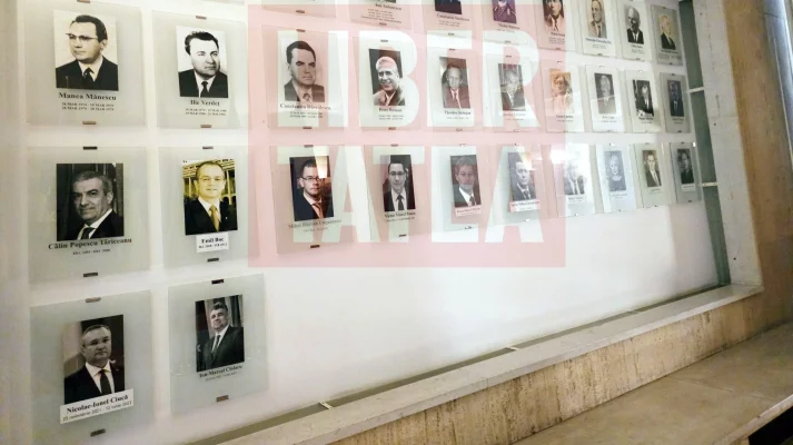 Nicolae Ciucă și Marcel Ciolacu sunt istorie. Pozele lor alb-negru, pe panoul de onoare din Palatul Victoria