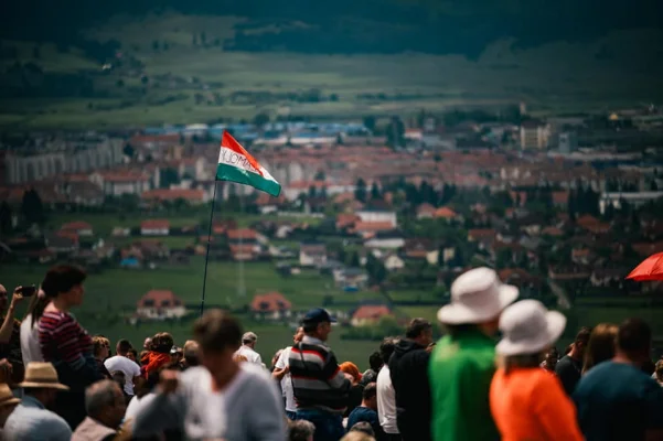 Numeroşi pelerini se îndreaptă spre Şumuleu Ciuc pentru a participa la procesiunea de Rusaliile catolice