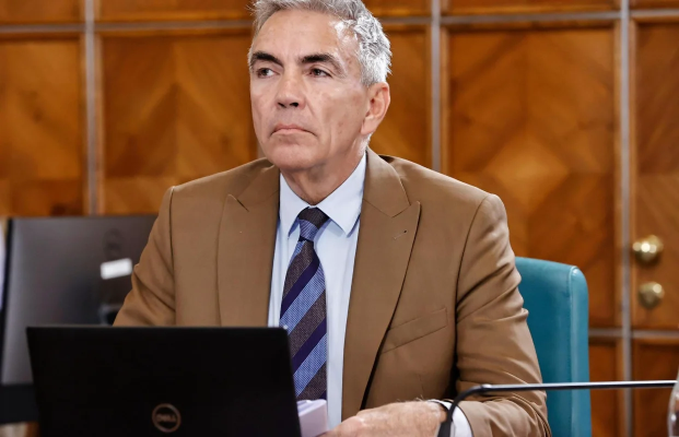 Era pilelor din instituțiile publice se apropie de final. Anunțul lui Dragoș Anastasiu