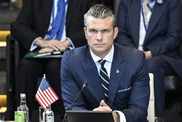 Secretarul american al Apărării: Armata SUA, pregătită să pună în aplicare orice decizie a lui Trump privind Iranul
