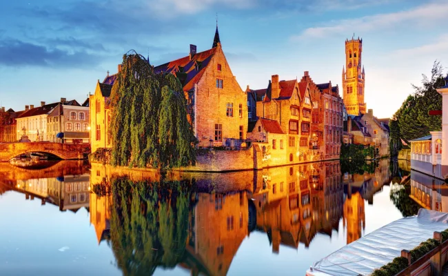 Un oraș european le cere turiștilor să nu mai fure piatră cubică de pe străzile sale istorice