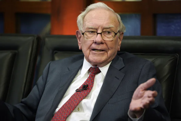 Miliardarul Warren Buffett se retrage din funcţia de director executiv al Berkshire. Cine va conduce conglomeratul