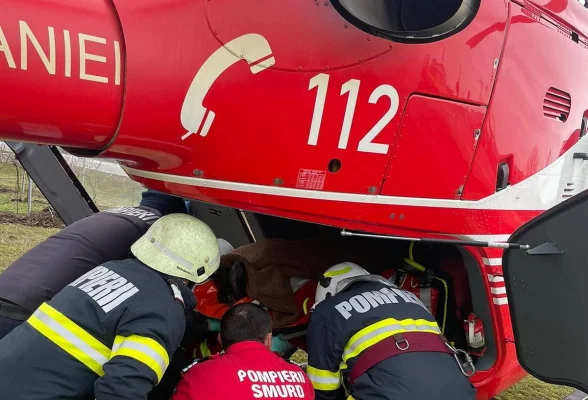 Ambulanţa nu poate intra pe heliportul din Târgu Jiu din cauza porţilor încuiate / Deputat USR: ”De 12 ani acest heliport este nefuncţional” / ”Pe timp de noapte se moare că n-avem luminiţe. Pe timp de zi se moare de incompetenţă”
