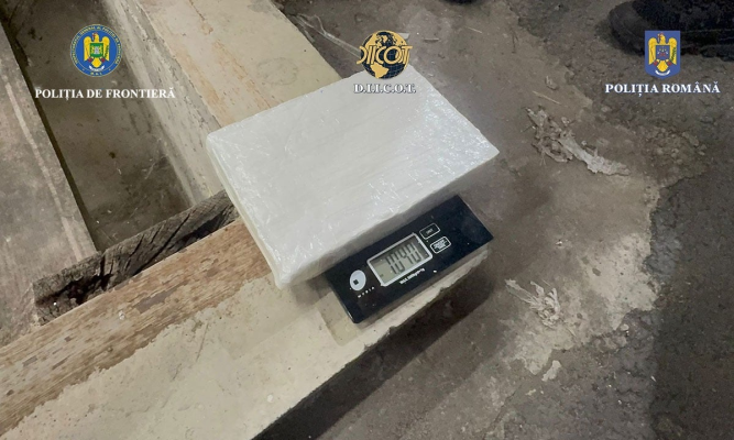 Doi bărbaţi, arestaţi preventiv într-un dosar instrumentat de DIICOT Târgu Mureş / Unul dintre ei ar fi adus din Spania 170 de kilograme de canabis şi 5 kilograme de cocaină, ascunse într-un transport de gresie şi aparate de cafea