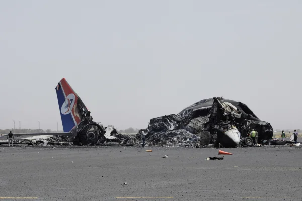 Israelul a lovit din nou principalul aeroport din Yemen după atacurile rebelilor Houthi