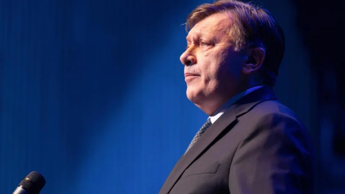 Crin Antonescu, în ziua în care CNA a întrerupt emisia Realitatea PLUS: ”Există posibilitatea ca libertatea de exprimare să fie pusă în pericol”