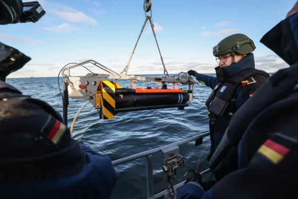 Dronele Sea Fox, testate cu succes în Marea Neagră. Militarii români s-au antrenat timp de 3 luni alături de specialiști britanici