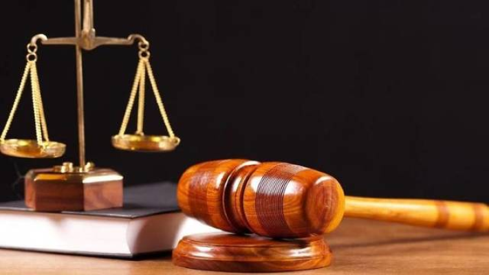 Ploieşti: Dezvoltatori imobiliari, funcţionari din Primărie, OCPI şi notari, trimişi în judecată pentru înşelăciune şi fals. Zeci de apartamente au fost construite şi vândute în spaţiul tehnic al unui bloc, încălcând autorizaţiile