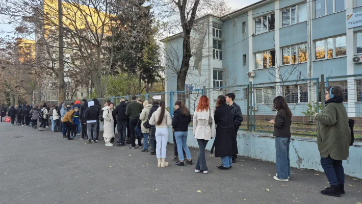 Prezidențiale 2025. Ce se întâmplă dacă mai sunt alegători la coadă, la ora închiderii secțiilor de votare