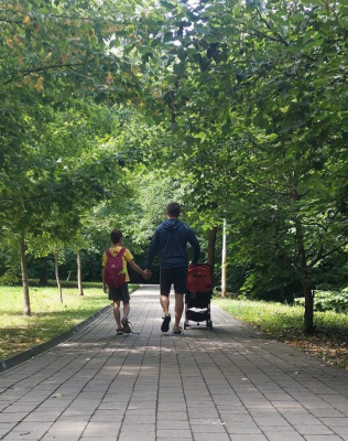 Mai există normalitate în Ucraina, după trei ani de război? De vorbă cu un locuitor din Kiev, în trecere cu toată familia prin România | INTERVIU