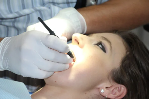 Medic stomatolog: De obicei, oamenii când sunt supăraţi au tendinţa să dea review-uri, nu când sunt fericiţi / Susține că recenziile lăsate online în urma consultaţiilor medicale sunt ”cu du-te vino şi cu dus-întors”