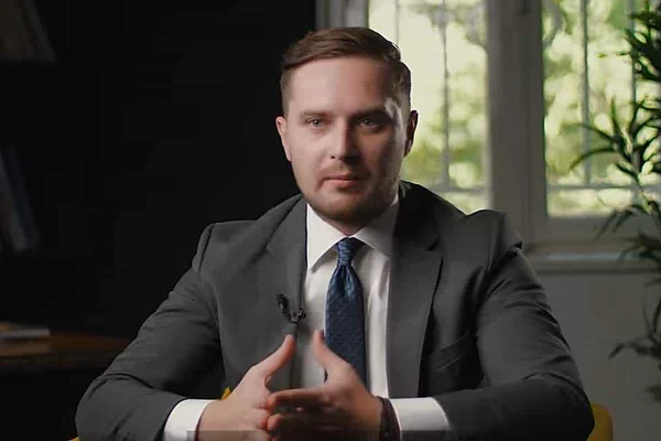 Stelian Bujduveanu, viceprimarul PNL al Capitalei, bilanţ pe 2023: Creştere cu 417% a numărului locurilor de parcare, majorare de 300% a absorbţiei fondurilor europene, pentru transportul public şi o creştere de 26,6% a numărului abonaţilor STB