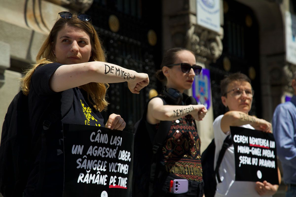 Declic, protest la IGPR: „Poliția are uniforma pătată de sânge. Șeful IPJ Prahova trebuie să plece”