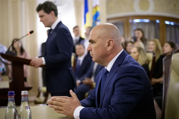 Mircea Abrudean explică absența lui Ilie Bolojan de la depunerea jurământului lui Nicușor Dan: „Așa este protocolul”