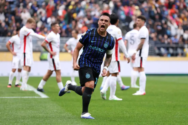 Cupa Mondială a Cluburilor: Victorie pentru Chivu şi Inter Milano, 2-1 cu Urawa Red Diamonds 2-1