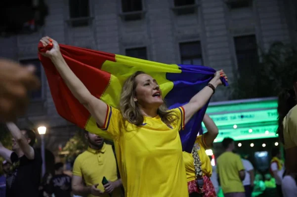 Lasconi a sărbătorit în Piața Universității calificarea Naționalei de fotbal în optimile Euro2024