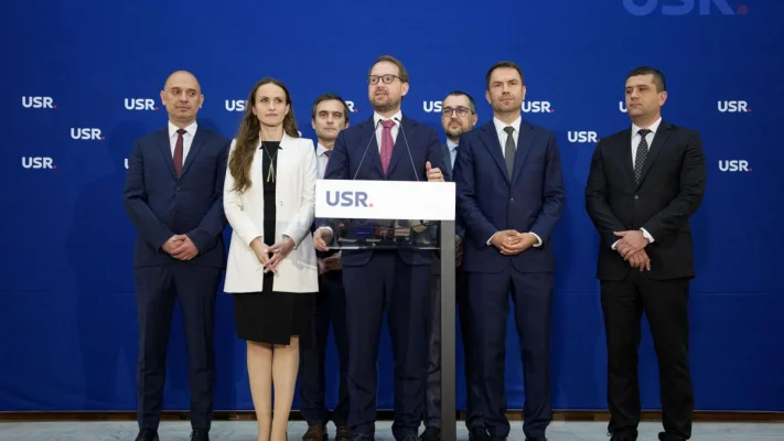 Începe votul pentru președintele USR. Sunt nouă candidați, inclusiv liderul interimar Dominic Fritz
