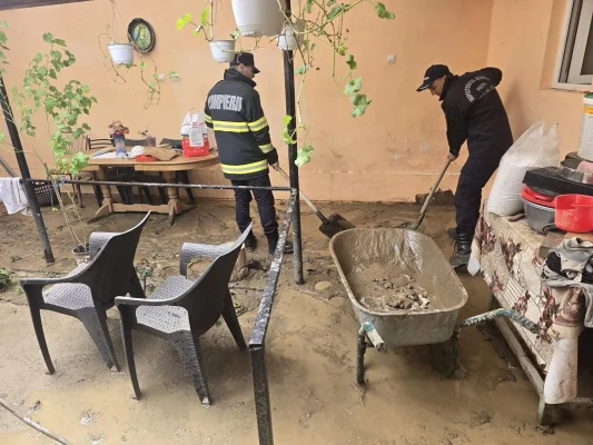 Aproximativ 100 de gospodării au fost afectate de o viitură într-o localitate din Caraș-Severin