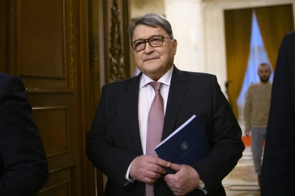 Deputații AUR și POT au depus o MOȚIUNE simplă împotriva ministrului de Externe/ Moțiunea a fost restituită inițiatorilor