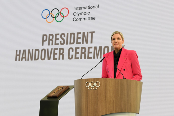 Fosta înotătoare Kirsty Coventry din Zimbabwe, medaliată cu aur la Olimpiadă, a devenit prima femeie președintă din istoria Comitetului Internațional Olimpic