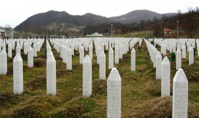 Marş pentru pace în memoria masacrului de la Srebrenica, după 30 de ani / Aproximativ 8.000 de bărbaţi şi adolescenţi musulmani au fost masacrați de forţele sârbe bosniace