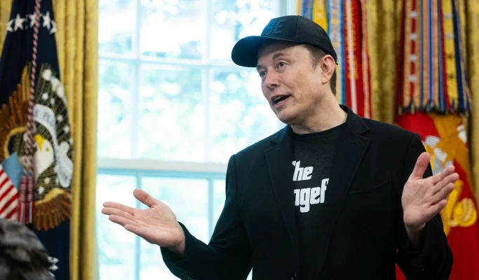 Elon Musk anunță că SpaceX va începe să scoată din uz nava spațială Dragon „imediat” din cauza AMENINȚĂRILOR lui Trump
