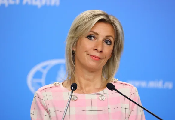 Zaharova, ironii la adresa lui Emmanuel Macron: Poate că a fost mâna Kremlinului