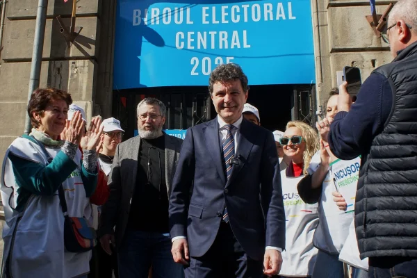USR anunță că îl susține pe Nicușor Dan la alegerile prezidențiale și îndeamnă PNL și UDMR să facă același lucru. „Nu mai există o cale ca Elena Lasconi să ajungă în turul doi”