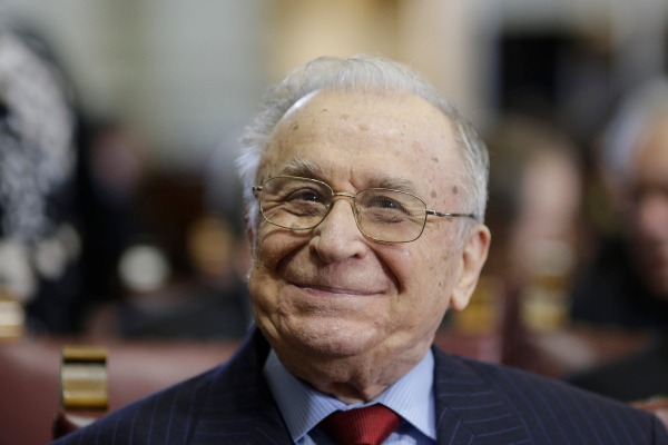 Ion Iliescu se află în continuare la terapie intensivă / Este conştient, stabil cardiovascular