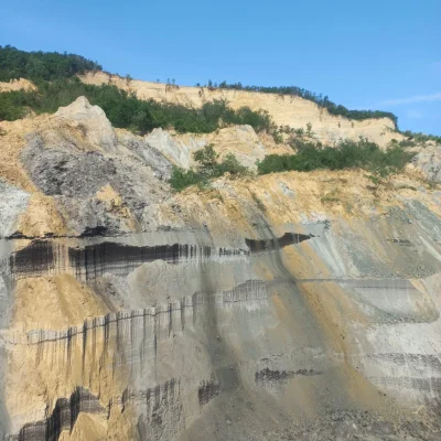 Alunecare de teren la cariera Tismana: 20 de hectare de pădure au îngropat banda de transport cărbune