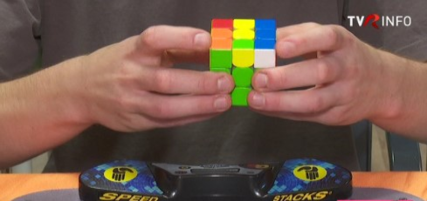 Patru secunde și șapte sutimi pentru a rezolva cubul Rubik. Concurs internaţional de speedcubing, la București