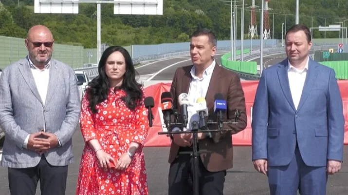 Grindeanu a anunţat finalizarea lotului 5 din autostrada Sibiu-Piteşti: Astăzi după-amiază vom finaliza acest lot 5/ Constructorii au terminat cu trei luni mai devreme/ Lotul 4 este cel mai aproape din cele rămase pentru a fi dat în circulaţie
