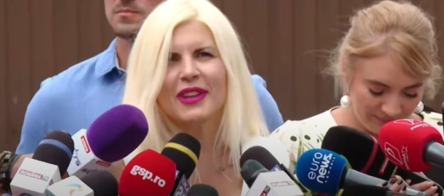 Udrea, la ieşirea din penitenciar: Îi mulţumesc lui Dumnezeu că această încercare s-a terminat / Vreau să-mi cresc copilul în România / Întrebată dacă va mai face politică: Nu îmi mai trece prin cap