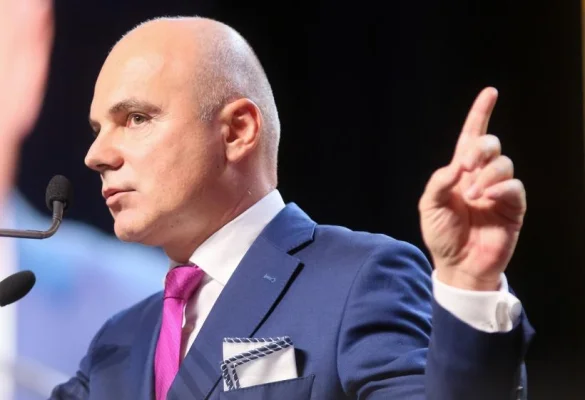Rareş Bogdan: Nu ştiu la ce se referă Grindeanu, dacă are nevoie de un ceas, am unul ce arată cifra 13 permanent
