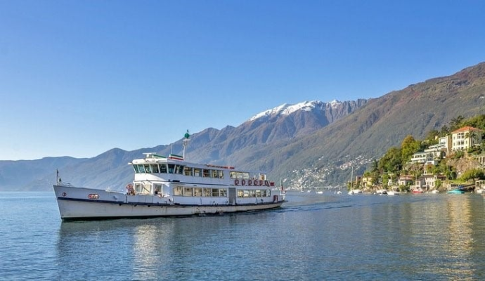 Plimbările cu vaporaşul pe lacul IOR din Capitală, suspendate din cauza scăderii nivelului apei