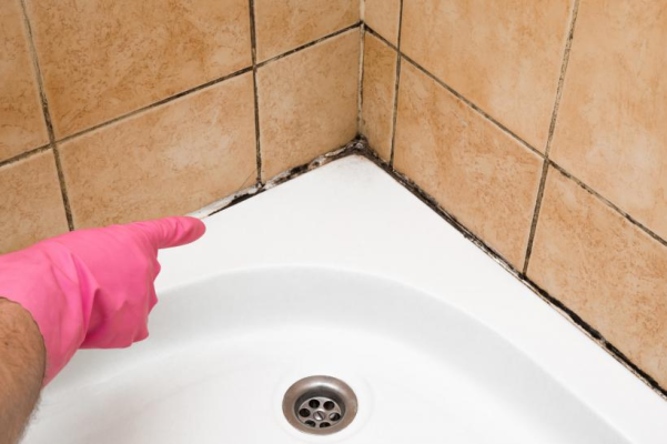 Soluția naturală care te ajută să scapi de mucegaiul din baie