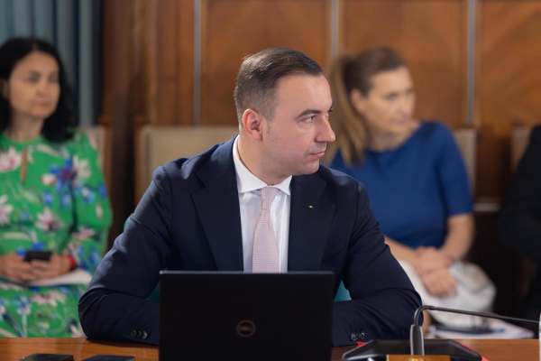 Ministrul Economiei tună după raportul Curții la Transelectrica: 'Nu poți avea șofer cu salariu mai mare decât un ministru!'