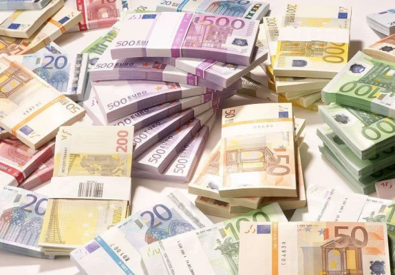 Asigurătorii au plătit anul trecut 1,5 miliarde de euro pentru despăgubiri în accidente rutiere