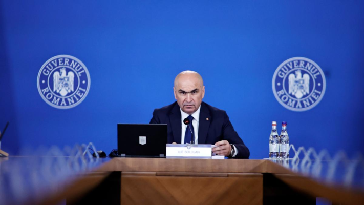 Primul set de tăieri din planul de austeritate e adoptat vineri de Guvernul Bolojan. Sindicatele amenință cu proteste
