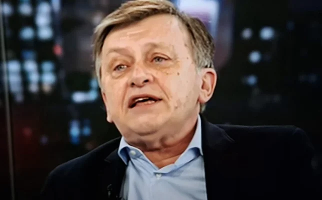 Crin Antonescu, la fel ca Iohannis. Și-a blocat postul 24 de ani
