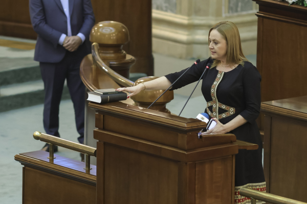 Polul suveranist cu viziuni europene Alianța Întâi România, format în Parlament. Parlamentarii vor susține noul Guvern cu o condiție