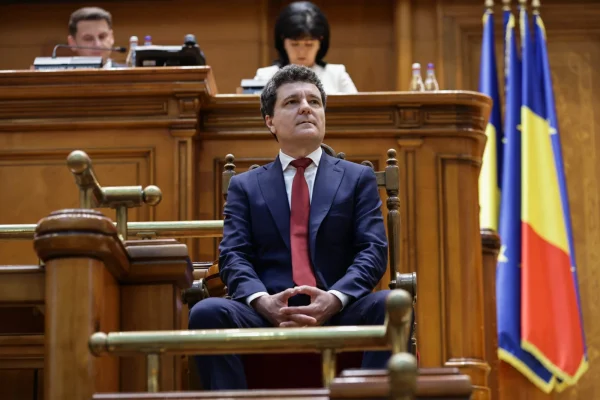 Nicușor Dan arată încă din prima zi că va fi președinte-jucător. Detalii surprinse la ceremonia de învestire: de la buna-dispoziție a lui Băsescu la încolonarea clasei politice | Reportaj
