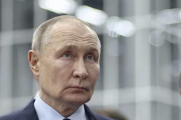 Vladimir Putin nu va fi judecat în lipsă pentru crime de război cât timp este președinte