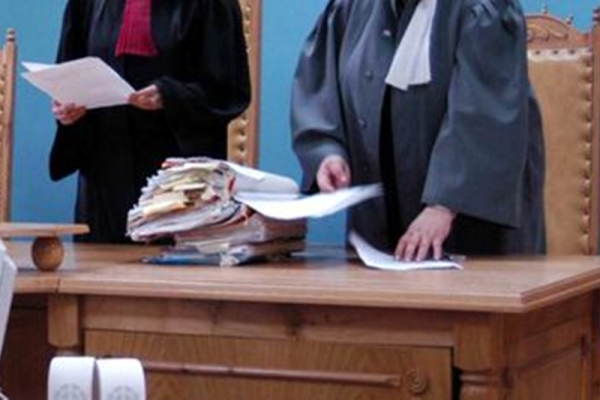 CSM îl acuză pe premierul Bolojan că dezinformează: „Doar 5 judecători s-au pensionat la 48 de ani în ultima perioadă”