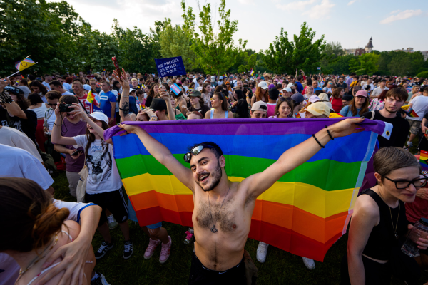 Zeci de mii de oameni așteptați la marșul Gay Pride din Budapesta, în ciuda amenințărilor lui Viktor Orban