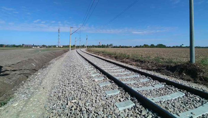 Trenurile vor circula cu viteză redusă, în zonele în care temperatura la nivelul șinei va atinge sau depăși 50 de grade Celsius, anunță CFR