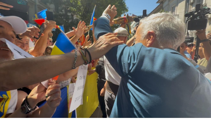UPDATE VIDEO Călin Georgescu află dacă scapă de controlul judiciar în 7 iulie / Fostul candidat pro-rus cu discurs legionar la alegerile prezidențiale, ovaționat de câteva zeci de adepți la Judecătoria Sectorului 1