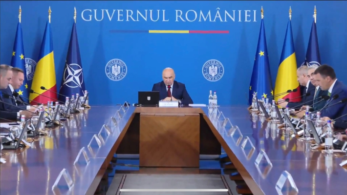 Guvernul Bolojan poate fi demis dacă moțiunea de cenzură este aprobată luni, în Parlament. Ce șanse are să treacă moțiunea inițiată de AUR